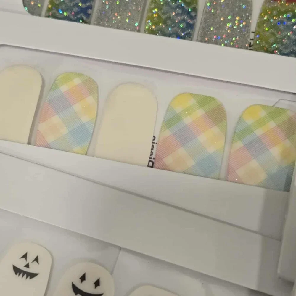 Color Street- Holiday Grab Bag- #10 - Picture 4 of 7